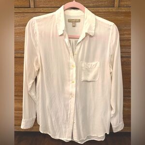 Banana Republic White Button-Up Shirt